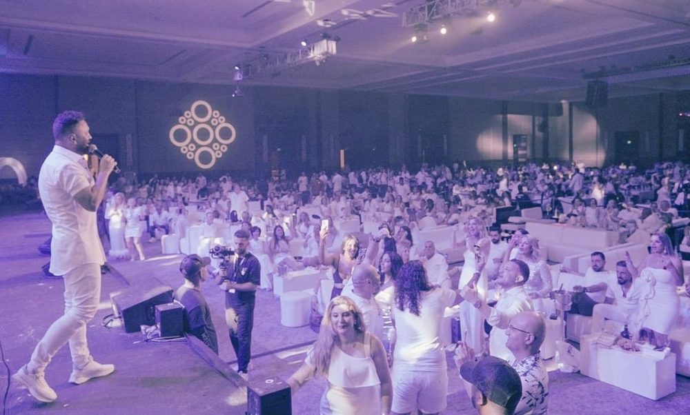 تامر حسني: غنيت ساعتين وأغانيا بتتردد كلها!