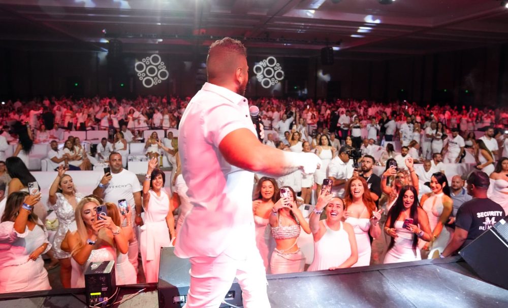 تامر حسني: غنيت ساعتين وأغانيا بتتردد كلها!