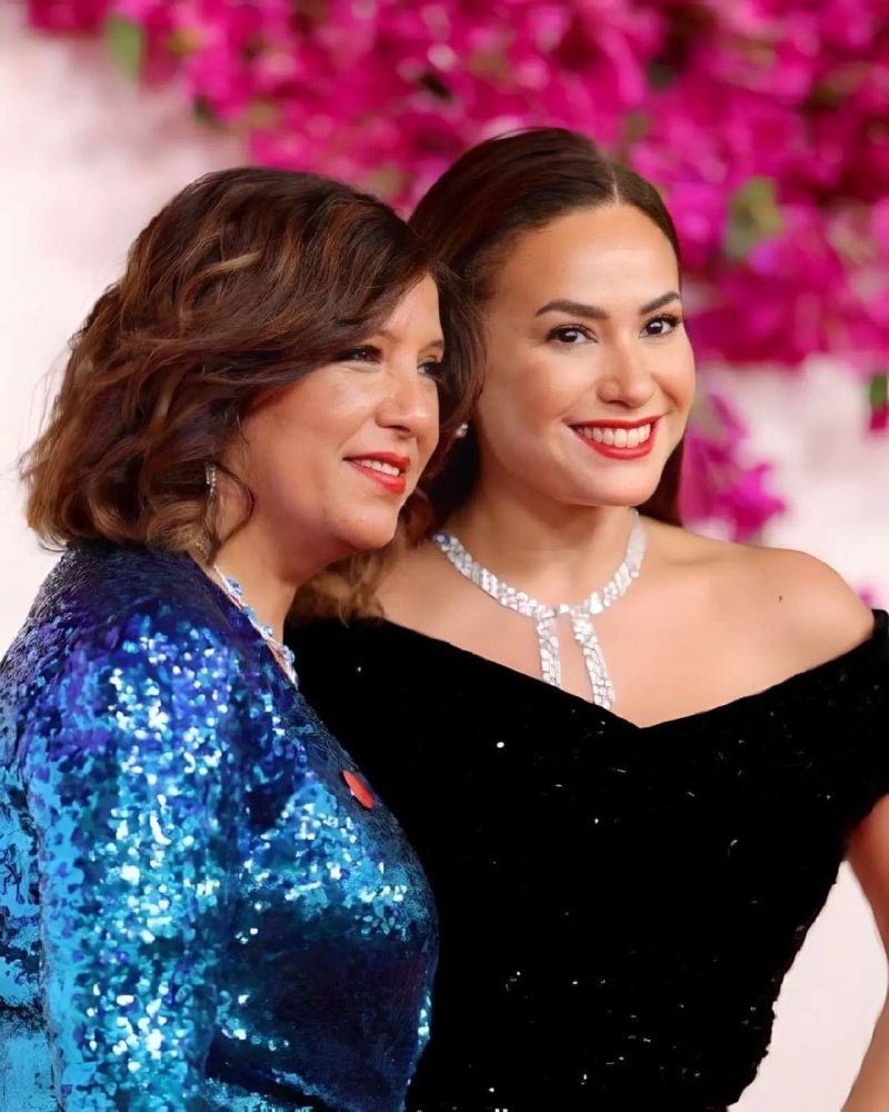 هند صبري تتألق بالأسود على السجادة الحمراء