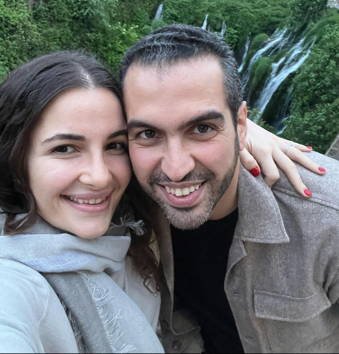 برسالة مؤثّرة وصور رومانسية.. شام الذهبي تحتفل بذكرى زواجها