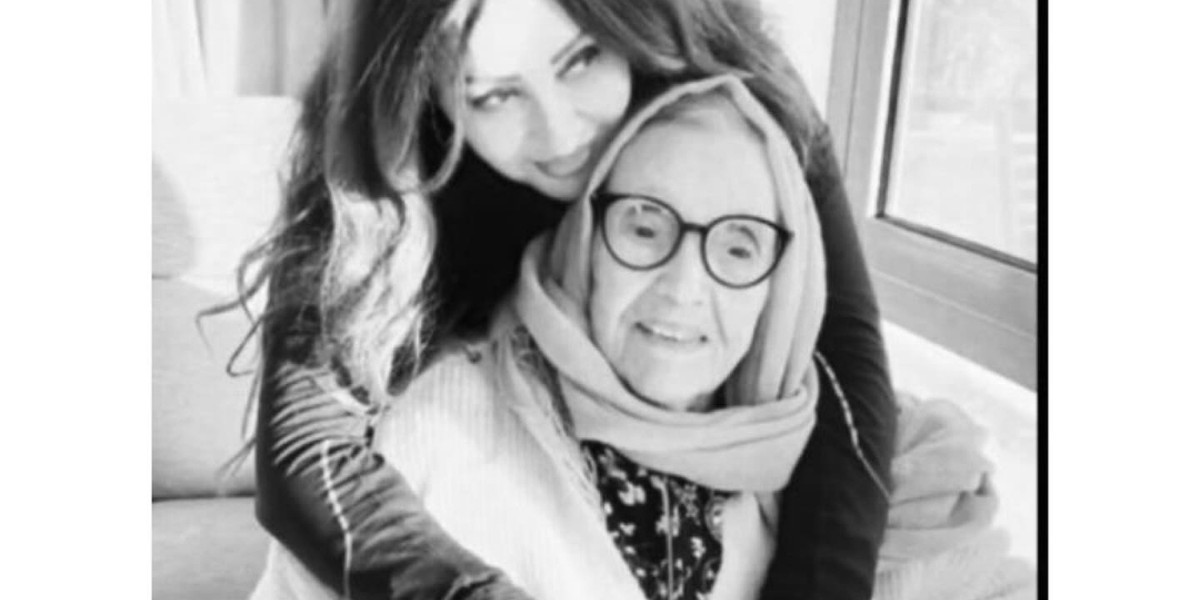 لطيفة التونسية تهدي جديدها لوالدتها الراحلة-صورة