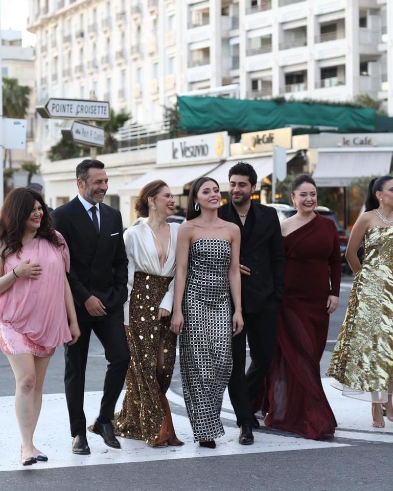 من كان الفرنسية.. نجوم مسلسل "شراب التوت" يروجون للعمل