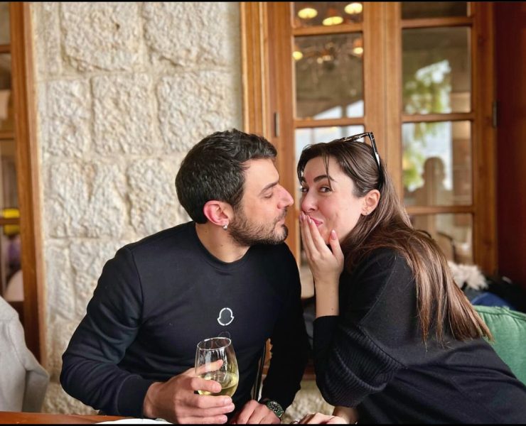 سارة ووسام يحضران مفاجأة في حفل زفافهما