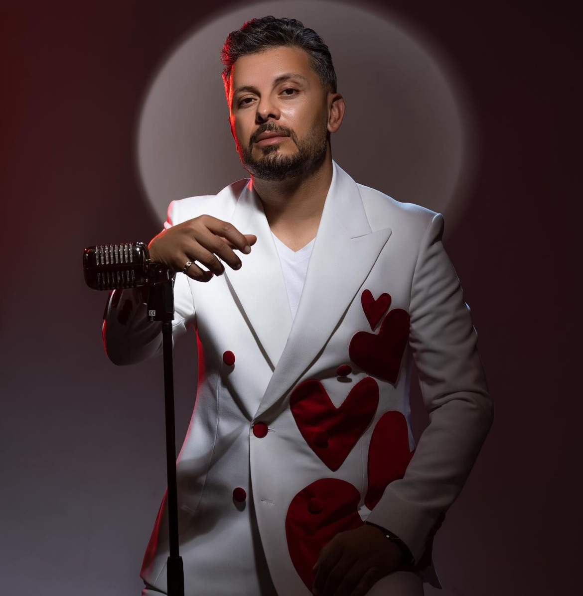 حاتم عمور في أول تعاون مع مصطفى حجاج.. وماذا يجمعه مع سعد لمجرد؟