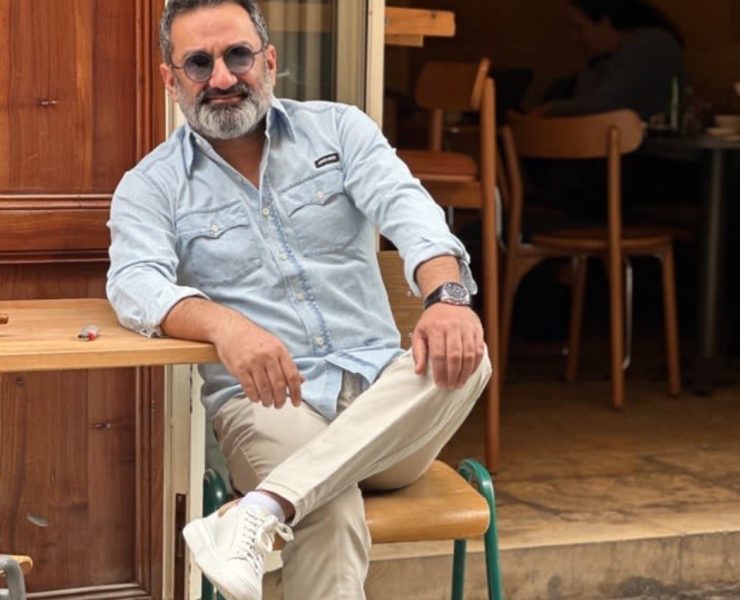 بعد أن ابعد عنه قسراً.. جورج خباز يعود إلى المسرح