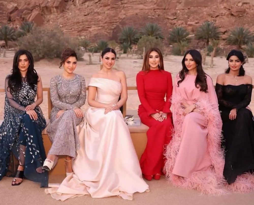 نجوم الوطن العربي في عرض أزياء رامي قاضي